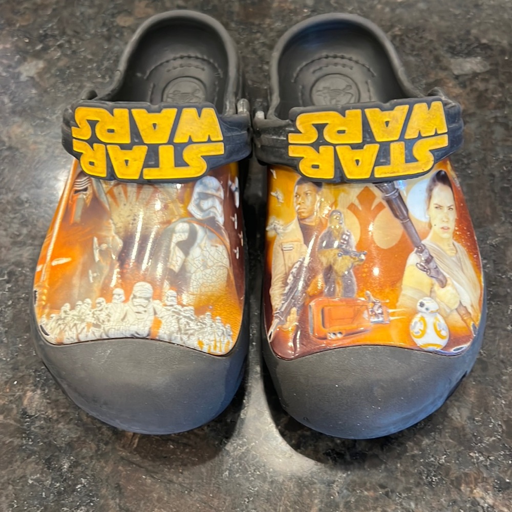 Size 10/11 little kid Star Wars crocs